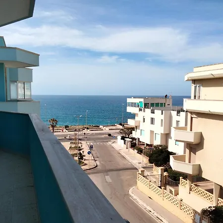 לינה וארוחת בוקר Delfis Ii