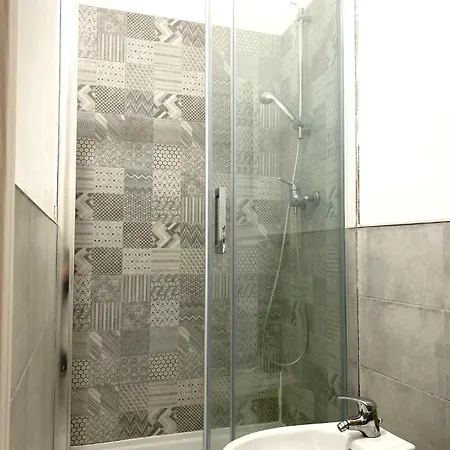 Delfis Ii לינה וארוחת בוקר 3*